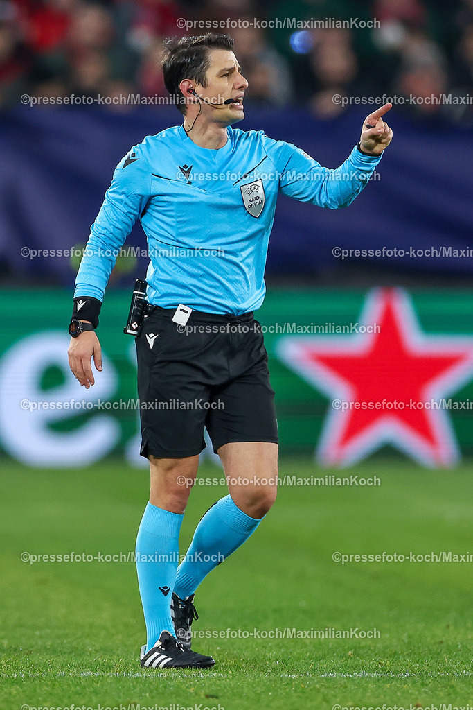 UCL10122402287 | 10.12.2024, Fußball, UEFA Champions League, Schachtar Donezk - FC Bayern München, Arena AufSchalke Gelsenkirchen, 8. Spieltag Saison 2024 2025: Schiedsrichter Halil Umut MelerDFB regulations prohibit any use of photographs as image sequences and or quasi-video.