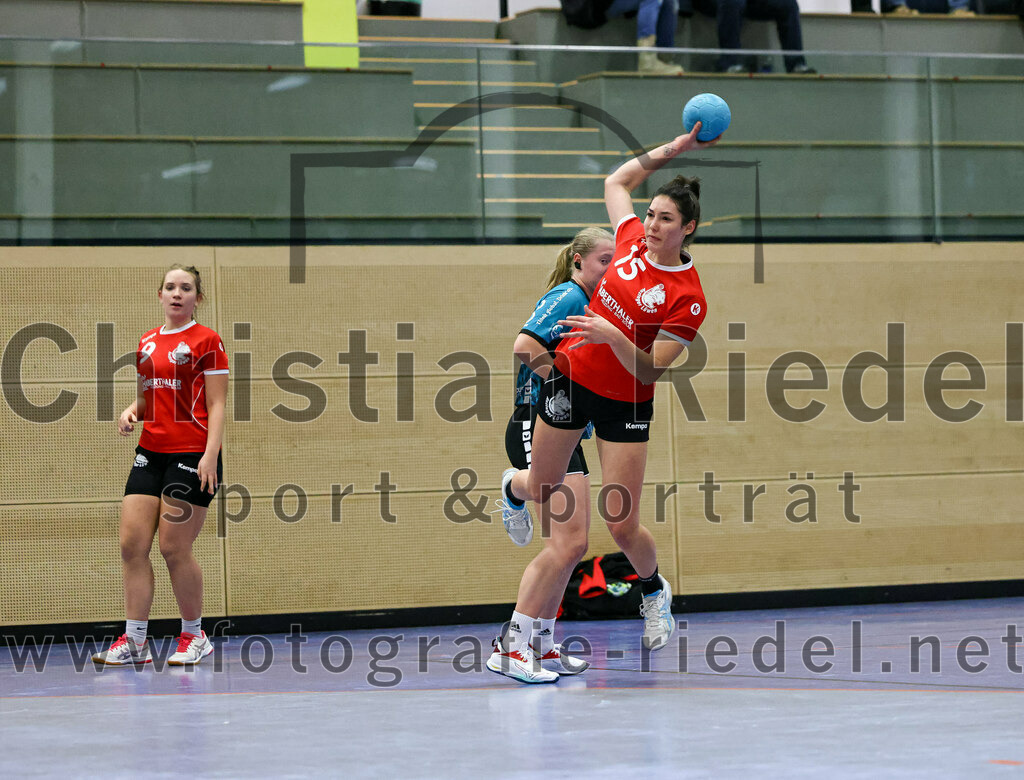 2022-11-27_077_SV_Anzing_gegen_HT_Muenchen_II | Anzing, Deutschland, 27.11.2022:
Handball, Bezirksliga 2022 / 2023, 7. Spieltag, SV Anzing gegen HT München II, Endergebnis: 28:32

Laura Greppmair (SV Anzing, #15)

Foto: Christian Riedel / fotografie-riedel.net