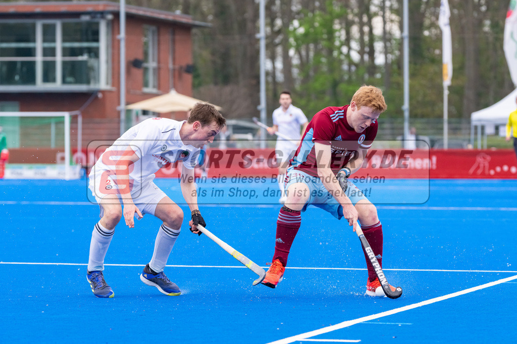 HK_20230415_106925 | 1. Bundesliga Herren Crefelder HTC - UHC Hamburg am 14.4.2023 Crefelder HTC, Krefeld , Schmid Philip ( UHC Hamburg #30 ) , Breucker Julius ( Crefelder HTC #2 )