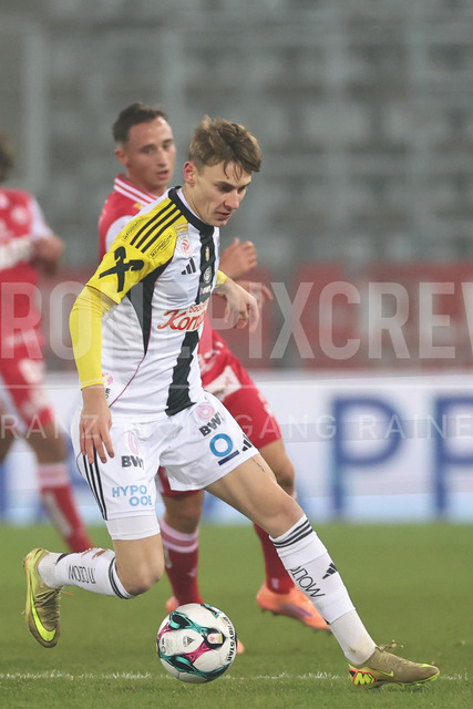 Austrian Bundesliga: Grazer AK 1902 vs LASK | GRAZ, AUSTRIA, 13.DEC.25 - SOCCER - ADMIRAL Bundesliga, Grazer AK 1902 vs LASK. The image shows Krystof Danek (Lask).