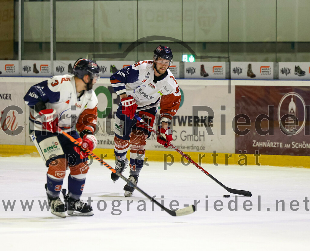 2023-03-07_087_TSV_Erding_gegen_ESC_Kempten | Erding, Deutschland, 07.03.2023:
Eishockey, Bayernliga Playoffs 2022 / 2023, Viertelfinale, TSV Erding gegen ESC Kempten, Endergebnis: 9:3

Timo Schirrmacher (ESC Kempten, #3)

Foto: Christian Riedel / fotografie-riedel.net