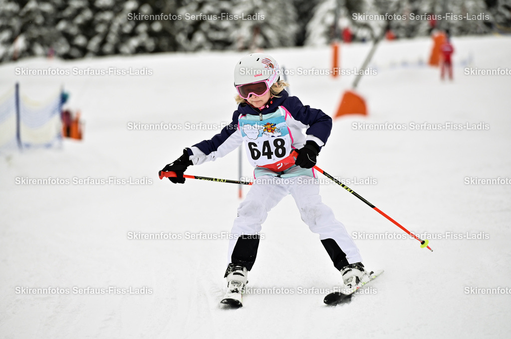 SRF_20.02.2026_0717 | Skirennfotos,Serfaus,Fiss,Ladis,Kinderskirennen,Winter,Tirol,Oberland,skirace,SFL,feelfree,weil wir's genießen,ski,Ski,skifahren,Sonnenplateau, - Realisiert mit Pictrs.com