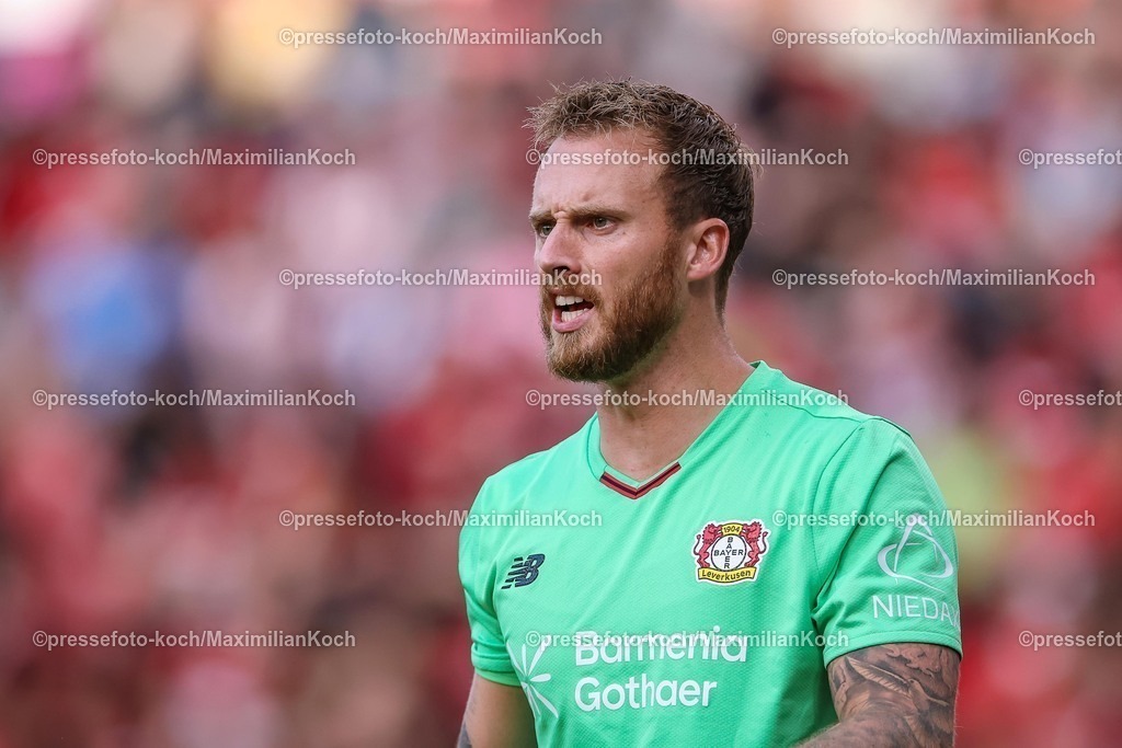 B0405082501148 | 05.08.2025, Fußball, Bayer 04 Leverkusen - Pisa Sporting Club, Testspiel, Saisoneröffnung in der BayArena, Saison 2025 2026: Torwart Mark Flekken (Bayer04 #26)  DFB regulations prohibit any use of photographs as image sequences and or quasi-video.