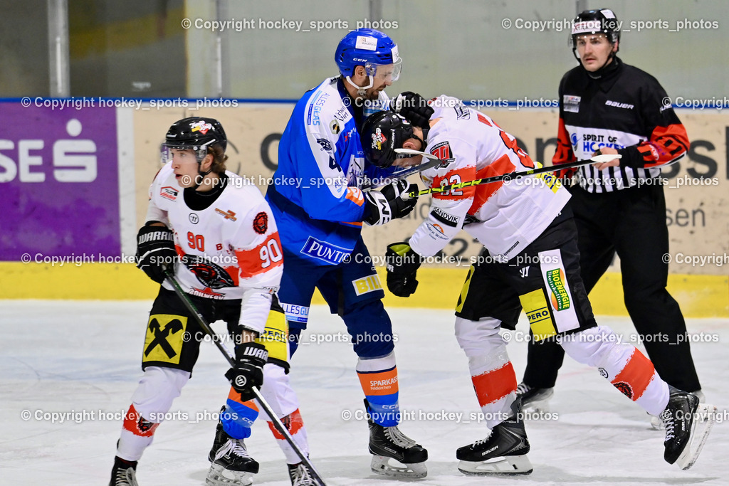 ESC SPARKASSE STEINDORF vs. EV ZELTWEG MURTAL LIONS | WUNTSCHEK Dominik Referee, #82 Quinz Marco EV ZELTWEG MURTAL LIONS, #43 Oraze Martin ESC Steindorf, #90 Bärnthaler Valentin EV ZELTWEG MURTAL LIONS, ESC SPARKASSE STEINDORF vs. EV ZELTWEG MURTAL LIONS, ESC SPARKASSE STEINDORF vs. EV ZELTWEG MURTAL LIONS am 27.12.2025 in Steindorf (Ossiachersee Halle), Austria, (Photo by Bernd Stefan)