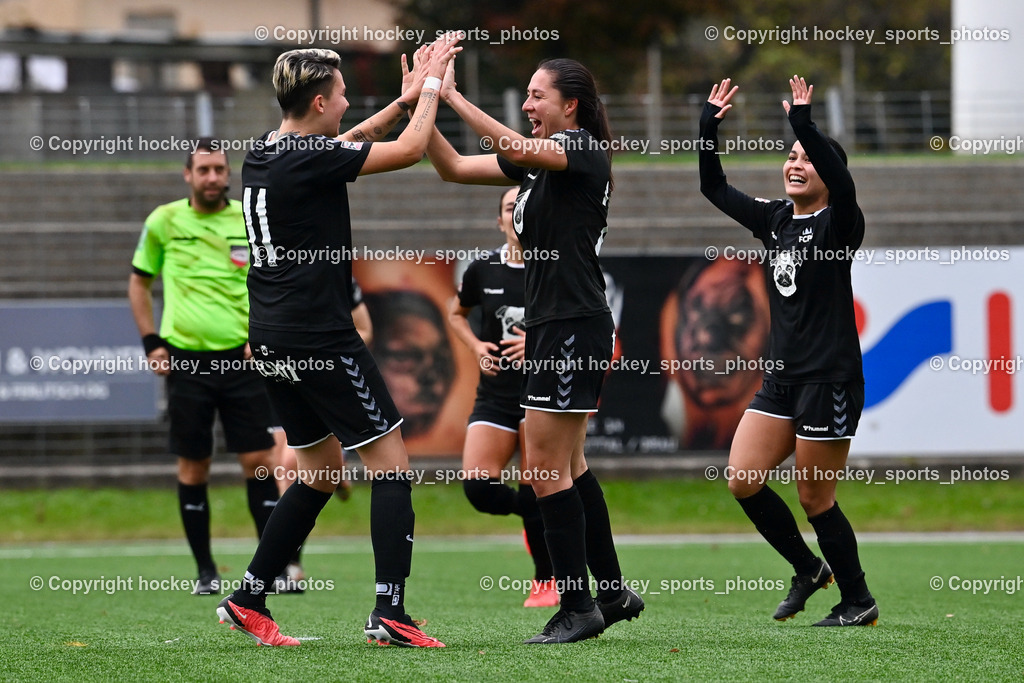 Liwodruck Carinthians Hornets vs. FC Pingau Saalfelden Frauen 29.10.2023  | Jubel FC Pinzgau Saalfelden Mannschaft, #11 Carola Schwaiger, #26 Natalie Lynn Stephens, #30 Jenna Joan Laguana Merrill