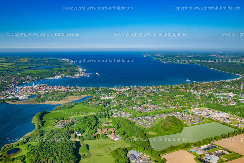 Eckernförde_ELS_2553170524 | ECKERNFöRDE 17.05.2024 Stadtansicht am Meeres-Küstenbereich der Ostsee in Eckernförde im Bundesland Schleswig-Holstein, Deutschland. Weiterführende Informationen bei: Stadt Eckernförde. // City view on sea coastline of Baltic Sea in Eckernfoerde in the state Schleswig-Holstein, Germany. Further information at: Stadt Eckernfoerde. Foto: Martin Elsen