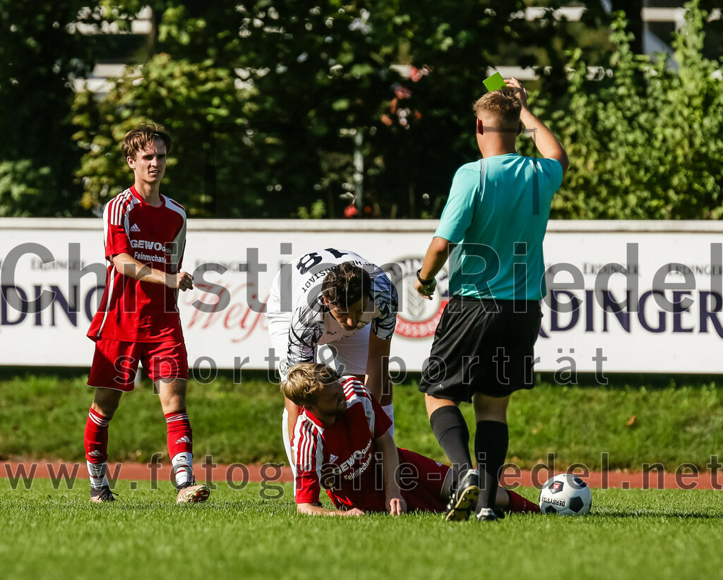 2023-09-09_072_FC_Herzogstadt_II_gegen_SG_Hoerlkofen_Woerth | Erding, Deutschland, 09.09.2023:
Fußball, A-Klassel 2023 / 2024, 6. Spieltag, FC Herzogstadt II gegen SG Hörlkofen/Wörth, Endergebnis: 1:2

Ludwig Scheidl (FC Herzogstadt, #18), Martin Kutscherauer (SG Hörlkofen/Wörth, #10), Schiedsrichter Bastian Schuster

Foto: Christian Riedel / fotografie-riedel.net