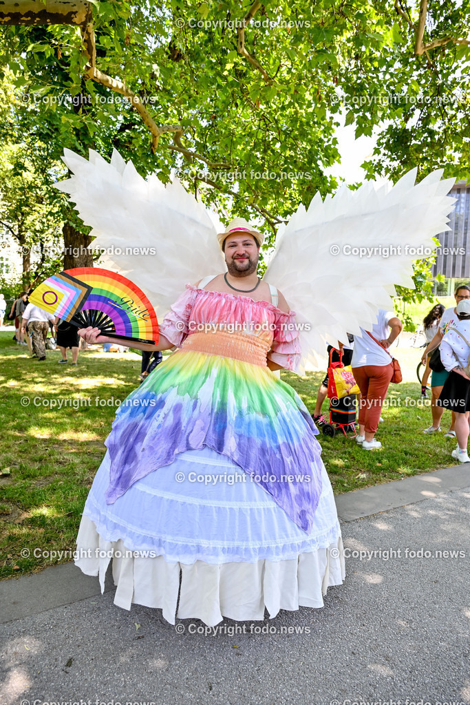 Linzpride 2025_ 21.06.2025-68 | 21.06.2025, Linz, AUT, Linzpride 2025, im Bild Teilnehmer an der Linz Pride 2025