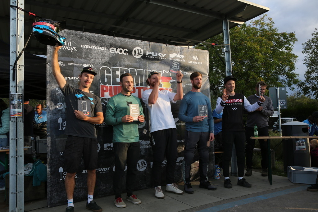 M87C1546 | German Pumptrack Series - Realisiert mit Pictrs.com