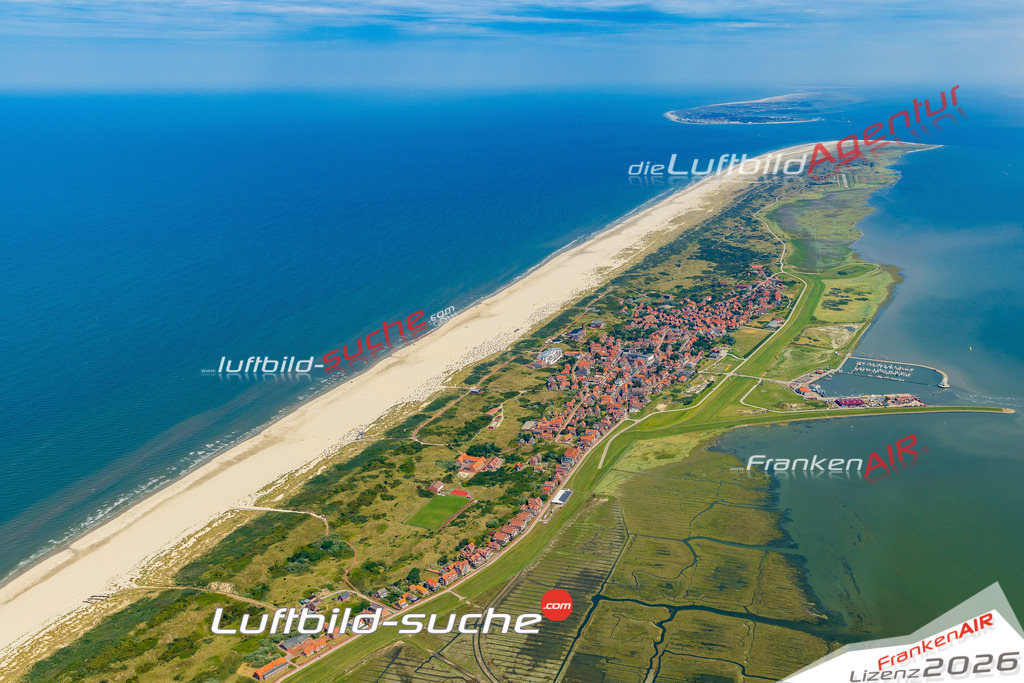 Luftaufnahme Insel Juist - Die Luftaufnahme wurde 2025 vom UL-Flugzeug heraus erstellt ( ohne Drohne ) - Hochauflösende Luftaufnahme - für professionelle Ausdrucke geeignet. Die Geschenkidee !Mit Lizenz und Bildrechte bestellbar