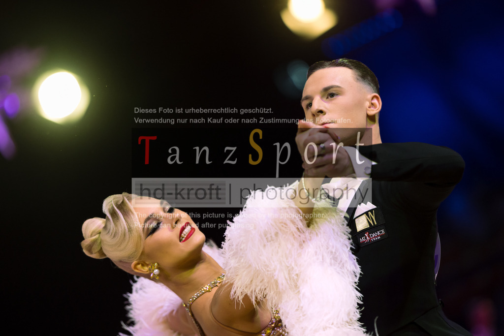 20241215_WDSF_Int_Open_Std-Riga-9285 | Tanzsportbilder, Standardtanz, Lateintanz, WDSF, DTV, LTVB, dancecomp, goc, hessen tanzt, blaues band der spree, walzer, tango, wiener walzer, slowfox, quickstepp, samba, rumba, cha-cha-cha, paso doble. jive, hd-kroft photography, turniertanzsport