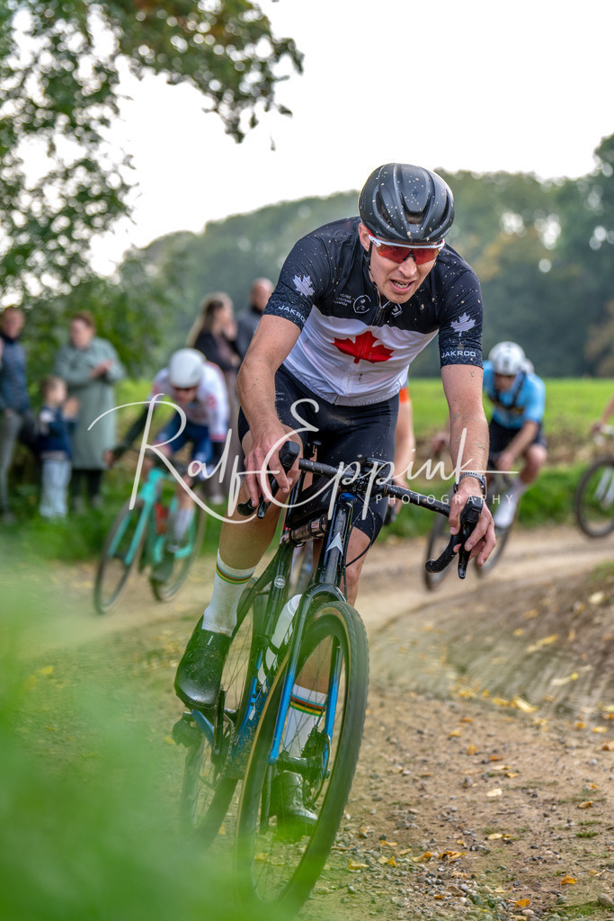 Ralf Eppink Photography 20251012_DSC02992 | Sportfotografie, Eventfotografie, Porträtfotografie, Radsport Fotograf, Triathlon Fotograf, Düsseldorf Fotograf, Köln Fotograf, Actionfotografie, Teamfotografie, Peoplefotografie, Business Portraits, Veranstaltungsfotografie, Reportagefotografie - Realisiert mit Pictrs.com