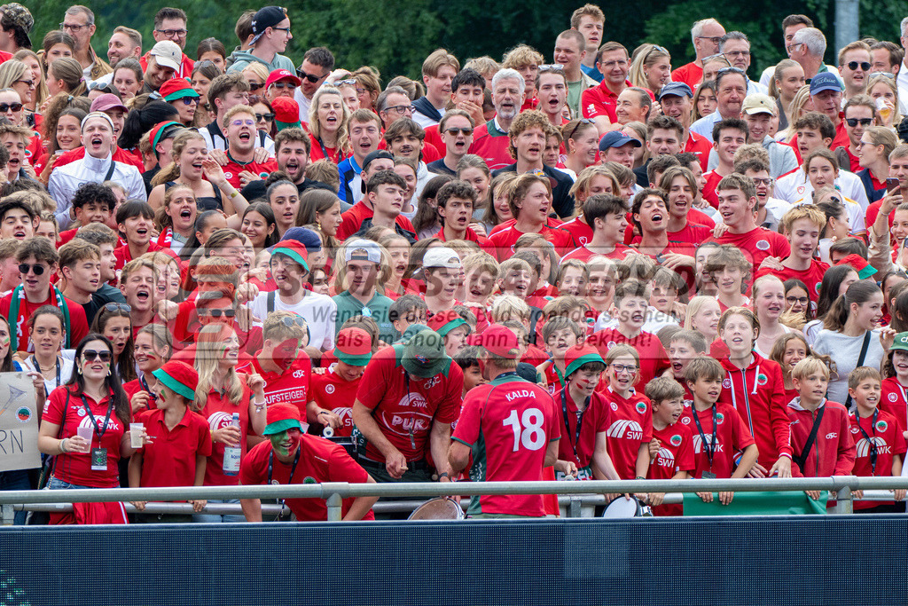 Final4_20250601-1330-HK108476 | Krefeld, Deutschland, 01.06.2025:  Feldhockey Final4 2025 – „Deutsche Feldhockey-Meisterschaften 2025“ Crefelder HTC - Rot-Weiss Köln (Finale Herren) im Gerd-Wellen-Hockeyanlage am 01.06.2025 in Krefeld, Deutschland. (Foto von Kramhöller/Fehrmann/Kaste)Krefeld, Germany, 01.06.2025: Feldhockey Final4 2025 – „Deutsche Feldhockey-Meisterschaften 2025“ Harvestehuder HTC - Düsseldorfer HC (Finale Damen) in Gerd-Wellen-Hockeyanlage at 01.06.2025 in Krefeld, Deutschland. (Foto from Kramhöller/Fehrmann/Kaste)