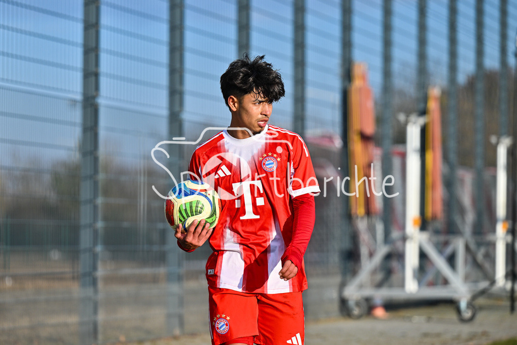 FC Bayern Amateure - FC Viktoria Pilsen U23 | MUNICH, GERMANY - 03. FEBRUARY: im Bild Maycon NORMANHA CARDOZO (FC Bayern München II 7) / Einzelfoto / Freisteller während dem Testspiel zwischen den Amateuren des FC Bayern und dem FC Viktoria Pilsen B am FC Bayern Campus