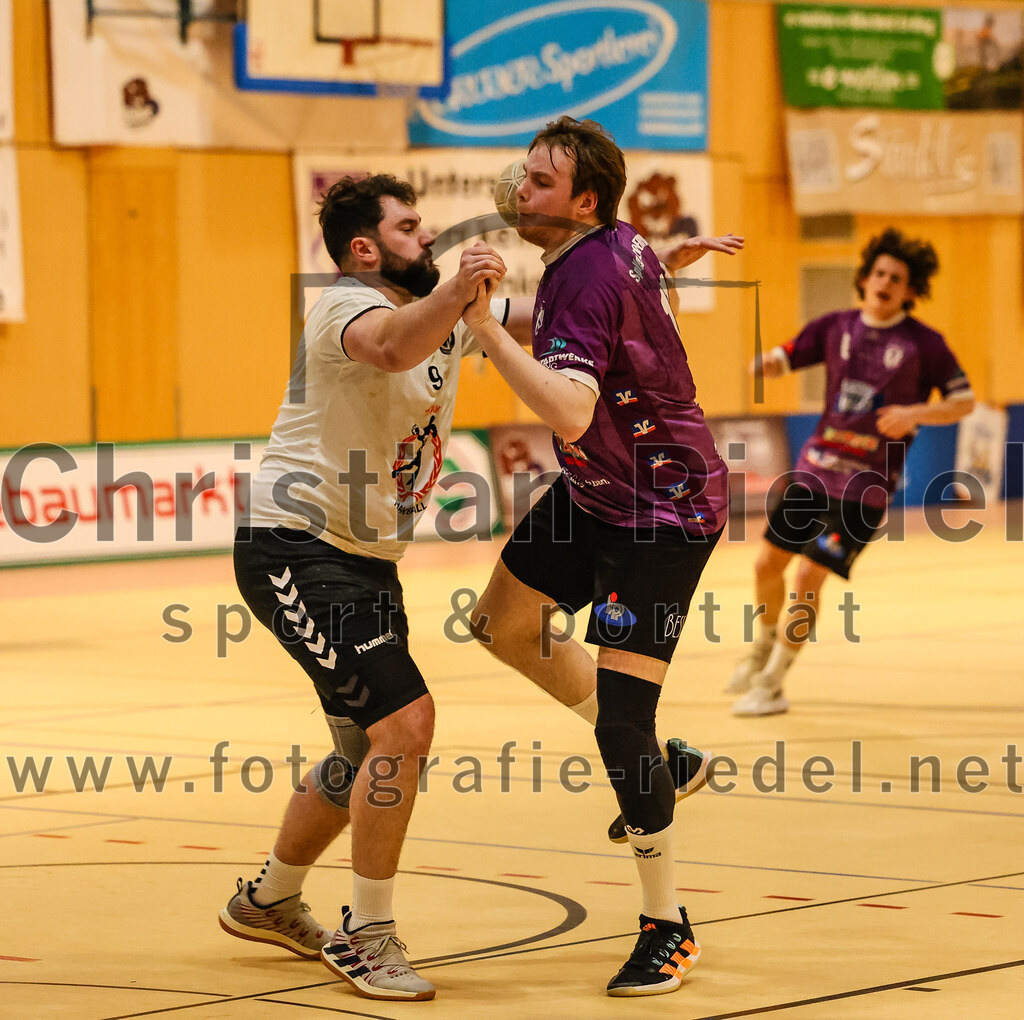 2024-03-09_064_SpVgg_Altenerding_gegen_SVW_Burghausen | Erding, Deutschland, 09.03.2024:
Handball, Bezirksoberliga Männer 2023 / 2024, 18. Spieltag, SpVgg Altenerding gegen SVW Burghausen, Endergebnis: 25:34

David Derek (SVW Burghausen, #9), Niklas Fleps (SpVgg Altenerding, #17)

Foto: Christian Riedel / fotografie-riedel.net