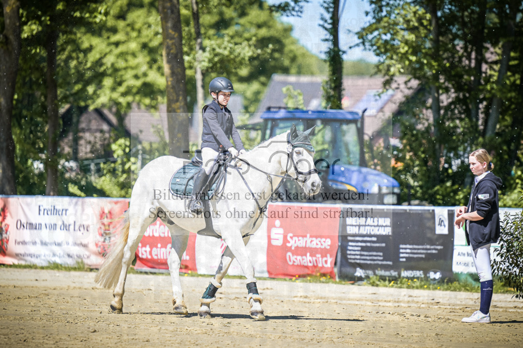 DOS_9181 | Entdecke hochwertige Reitturnierfotos von Foto Oger. Professionell, emotional und authentisch – jetzt Lieblingsmomente im Shop bestellen.Deutschlandweite Turnierfotografie. - Realisiert mit Pictrs.com