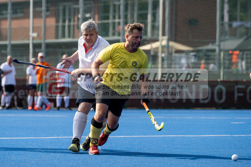 SFE_20240817_0009 | Krefeld, Deutschland, 17.08.2024:  European Cup for Recreational Hockey Players im KTHC Stadion Rot-Weiss Köln Tennis and Hockey Club am 17.08.2024 in Krefeld, Deutschland. (Foto von Stephan Fehrmann)Krefeld, Germany, 17.08.2024: European Cup for Recreational Hockey Players in KTHC Stadion Rot-Weiss Köln Tennis and Hockey Club at 17.08.2024 in Krefeld, Deutschland. (Foto from Stephan Fehrmann)