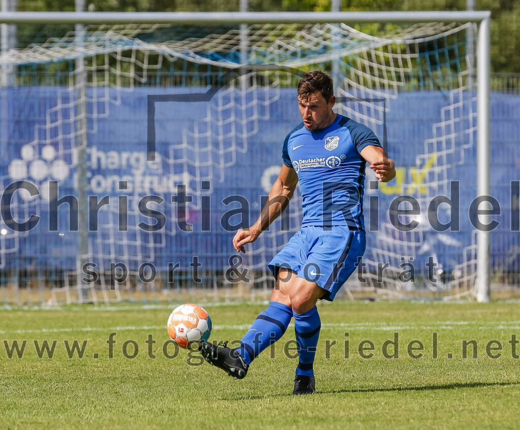 2023-07-08_086_FC_Langengeisling_gegen_TSV_Buchbach | Erding, Deutschland, 08.07.2023:
Fußball, Bezirksliga Oberbayern Ost 2023 / 2024, Testspiel, FC Langengeisling gegen TSV Buchbach, Endergebnis: 0:6

Andreas Buchberger (FC Langengeisling, #8)

Foto: Christian Riedel / fotografie-riedel.net
