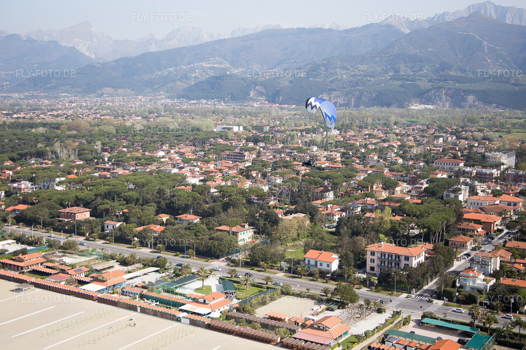 Luftbild: Ortsansicht in Forte dei Marmi im Bundesland Lucca in Italien. Foto: IMG_087096.jpg vom 04.04.2016 durch Werner Riehm/FLY-FOTO.de