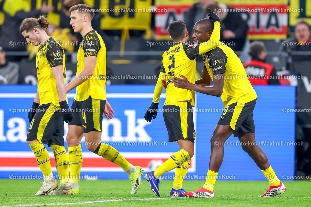 BVB13012601091 | 13.01.2026, Fußball, Borussia Dortmund - SV Werder Bremen,, 1. Fußball Bundesliga, 17. Spieltag, Signal Iduna Park, Saison 2025 2026: Torjubel nach dem Tor zum 3:0 durch Torschütze Serhou Guirassy (BVB #09)  zusammen mit Yan Couto (BVB #02)   DFB regulations prohibit any use of photographs as image sequences and or quasi-video.