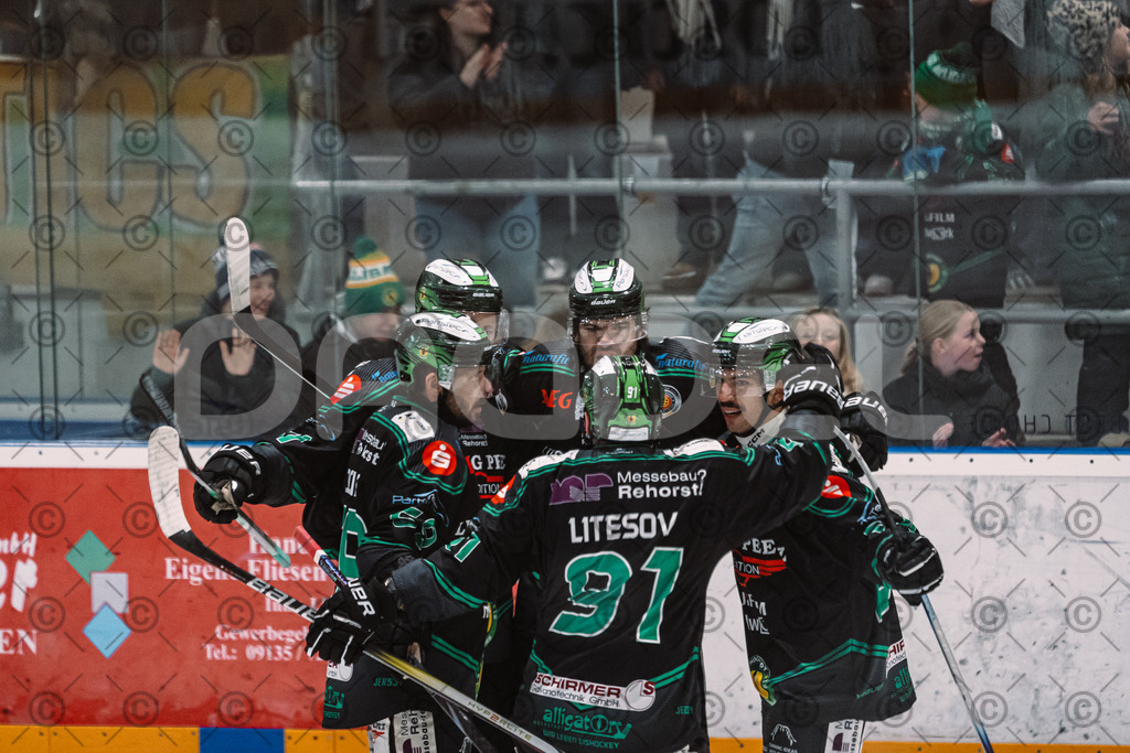 Alligators_vs_Memmingen_05_12_2025-073 | Höchstadt Alligators Fotogalerie: Eishockey-Action aus Franken. Professionelle Spielfotos, Portraits & Stadionbilder zum Download. Jetzt entdecken! - Realisiert mit Pictrs.com