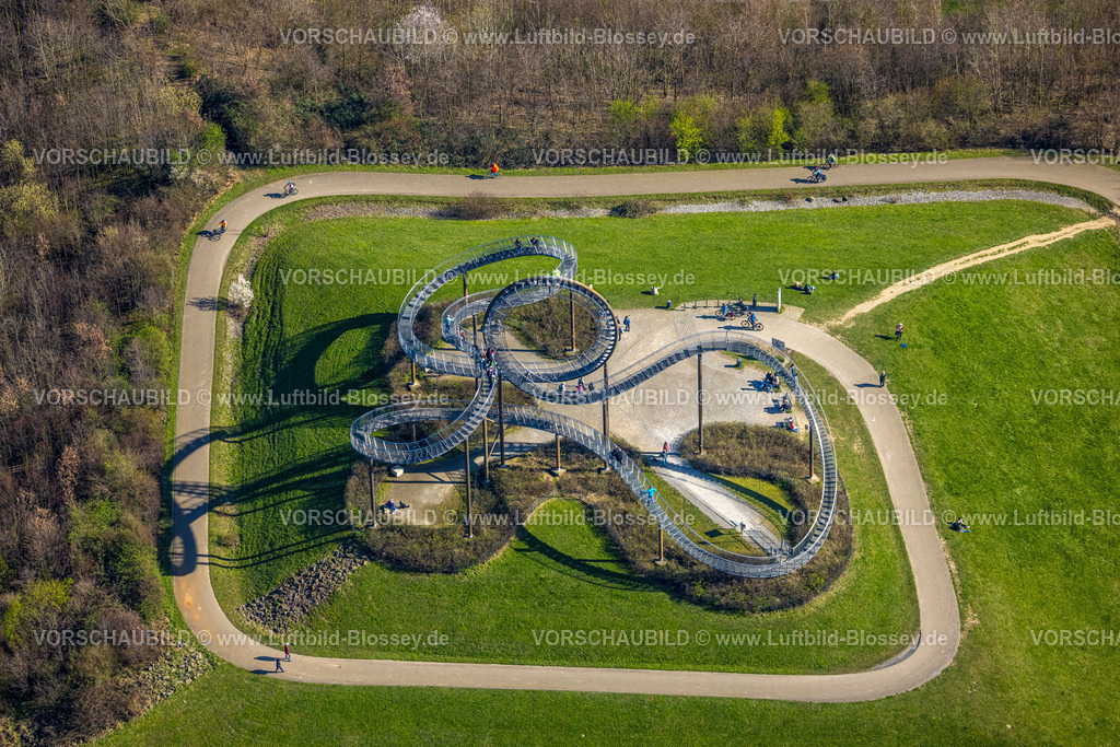 Duisburg240303459 | Luftbild, Tiger and Turtle - Magic Mountain Sehenswürdigkeit, Heinrich-Hildebrand-Höhe, Großskulptur und  Kunstwerk von Heike Mutter und Ulrich Genth, Wanheim-Angerhausen, Duisburg, Ruhrgebiet, Nordrhein-Westfalen, Deutschland, Duisburg-S