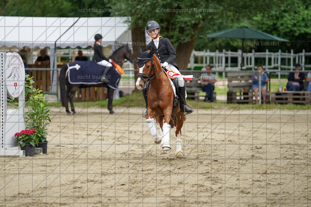 20240630-FAH02615 | Turnierbilder Schwabmünchen, Dressurbilder, Springreitturnier, Reitsportbilder, Turnierfotografen Bayern, Turnierfotograf