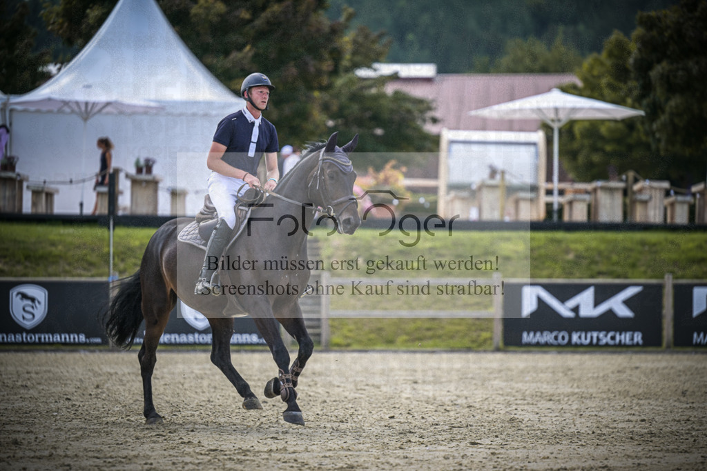 DOS_6532 | Entdecke hochwertige Reitturnierfotos von Foto Oger. Professionell, emotional und authentisch – jetzt Lieblingsmomente im Shop bestellen.Deutschlandweite Turnierfotografie. - Realisiert mit Pictrs.com