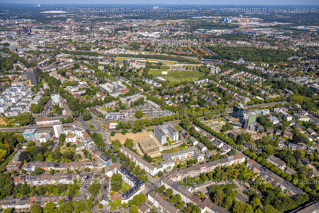 Dortmund240800765 | Luftbild, Kassenärztliche Vereinigung Westfalen-Lippe (KVWL) und Neubau KVWL Parkhaus, Volkswagen Zentrum Dortmund - Hülpert VZ GmbH, Dortmunder Stadtwerke Gebäude Hauptverwaltung Deggingstraße mit Wiesenfläche, Großmarkthallen, Wohngebiet mit Blick zur Dormunder City und Westfalenhütte, Westfalendamm, Dortmund, Ruhrgebiet, Nordrhein-Westfalen, Deutschland