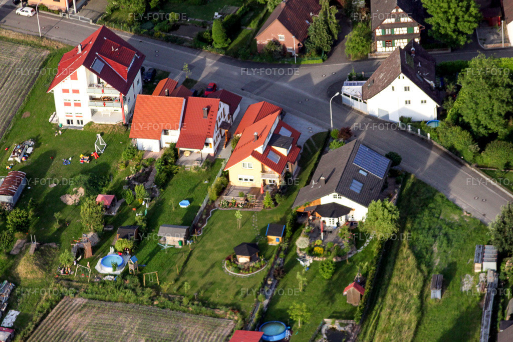 Luftbild: Eichhofstraße von Westen im Ortsteil Sand in Willstätt im Bundesland Baden-Württemberg in Deutschland. – Foto: IMG_18929.jpg vom 03.06.2009 durch Werner Riehm/FLY-FOTO.de – Auflösung des Originals: 4340 x 2893 px