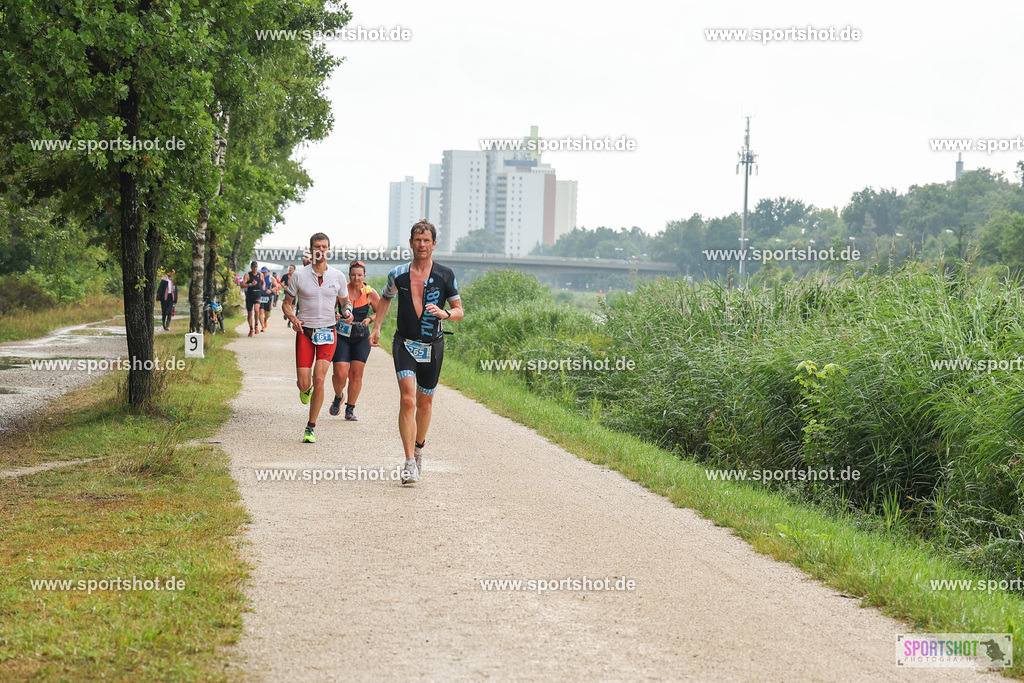 LUR_1684 | 34. M-net Erlanger Triathlon 2025 #erlangertriathlon  #mnettriathlon2025 #mnettriathlon #team #olympischedistanz #mitteldistanz #triathlon #maindonaukanal  #erlangertriathlon2025 #yourpictrs #tv1848 #tv1848erlangen  #triathlonbayern #sportinerlangen #demsportverbunden #sportshot_your_pictrs Copyright: www.sportshot.de