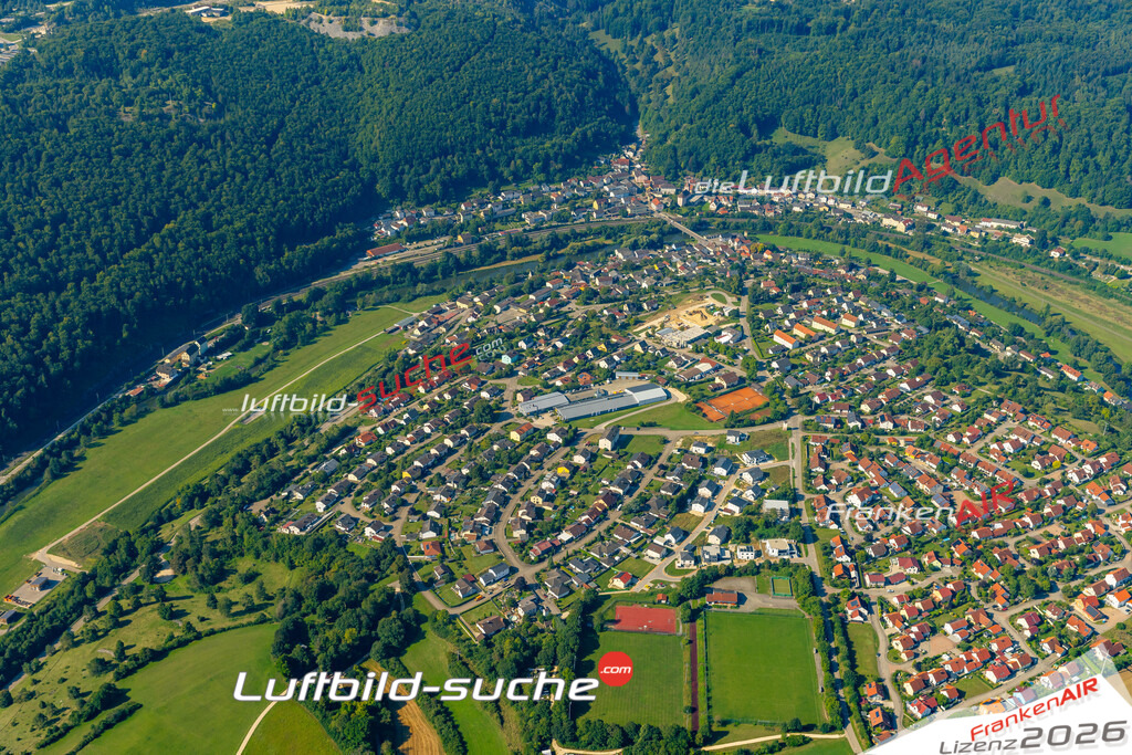 Das Luftbild zeigt :  Solnhofen - Die Luftaufnahme wurde 2024 vom UL-Flugzeug aus erstellt ( keine Drohne ) - Hochauflösende Luftaufnahme - Für grossformatige Ausdrucke geeignet. Die Geschenkidee !Mit Lizenz und Bildrechte bestellbar