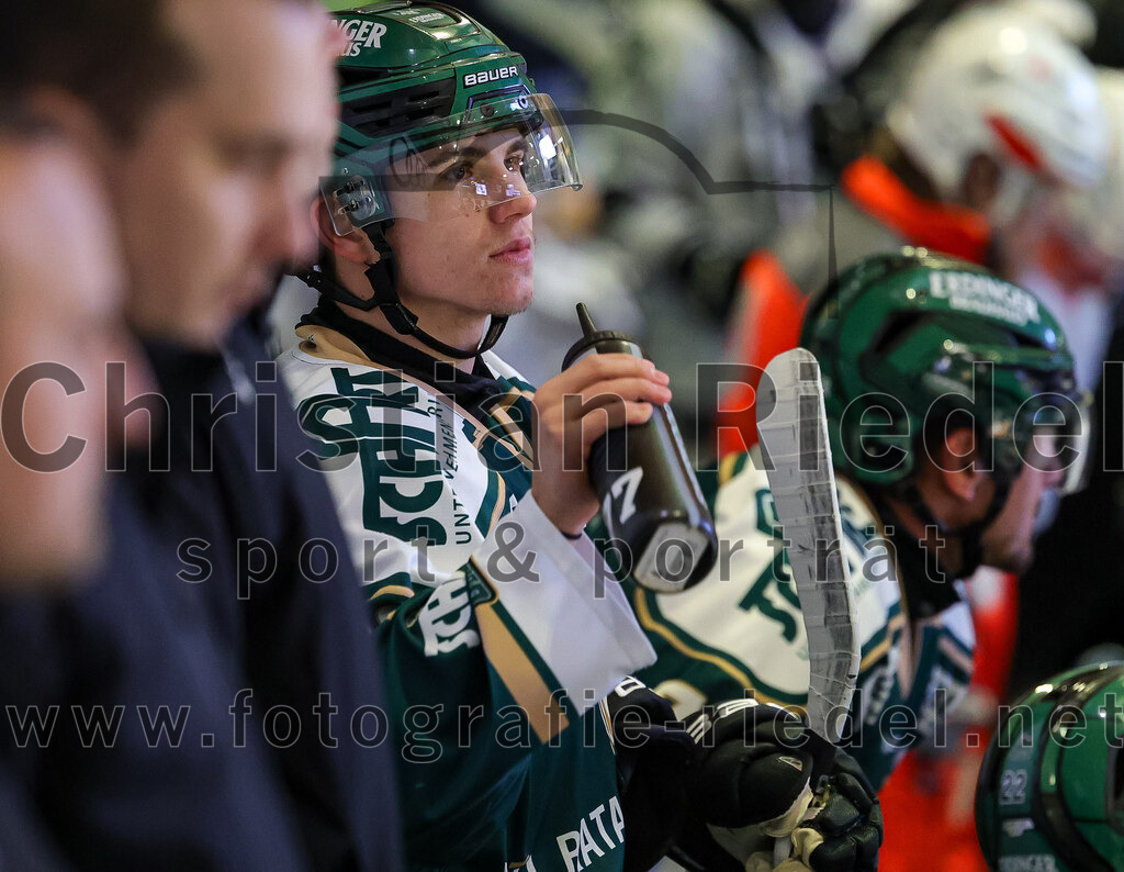 2025-11-25_049_TSV_Erding_gegen_EHF_Passau_Black_Hawks | Erding, Deutschland, 25.11.2025:Eishockey, Oberliga Süd 2025 / 2026, 20. Spieltag, TSV Erding gegen EHF Passau Black Hawks, Endergebnis: 2:3 n.V.Foto: Christian Riedel / fotografie-riedel.net