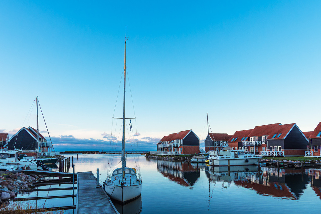 Blick auf den Hafen von Klintholm Havn in Dänemark | Blick auf den Hafen von Klintholm Havn in Dänemark.