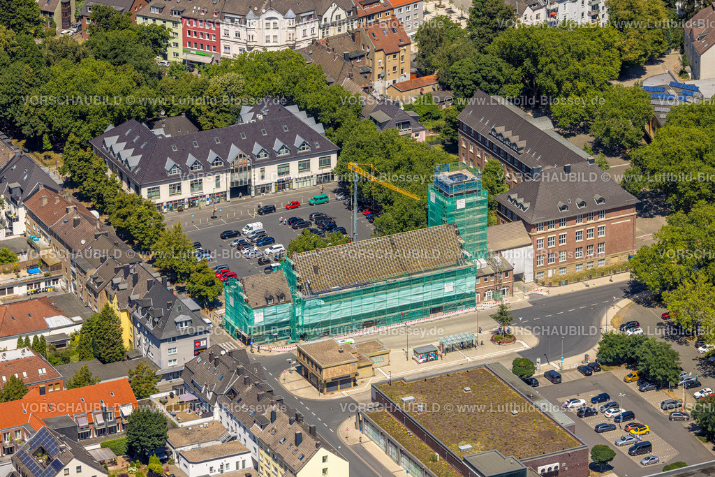 Dortmund220705922 | Luftbild, Mengeder Markt, Jeanette-Wolff-Schule, verhüllte Kirche mit Baustelle, Mengede, Dortmund, Ruhrgebiet, Nordrhein-Westfalen, Deutschland