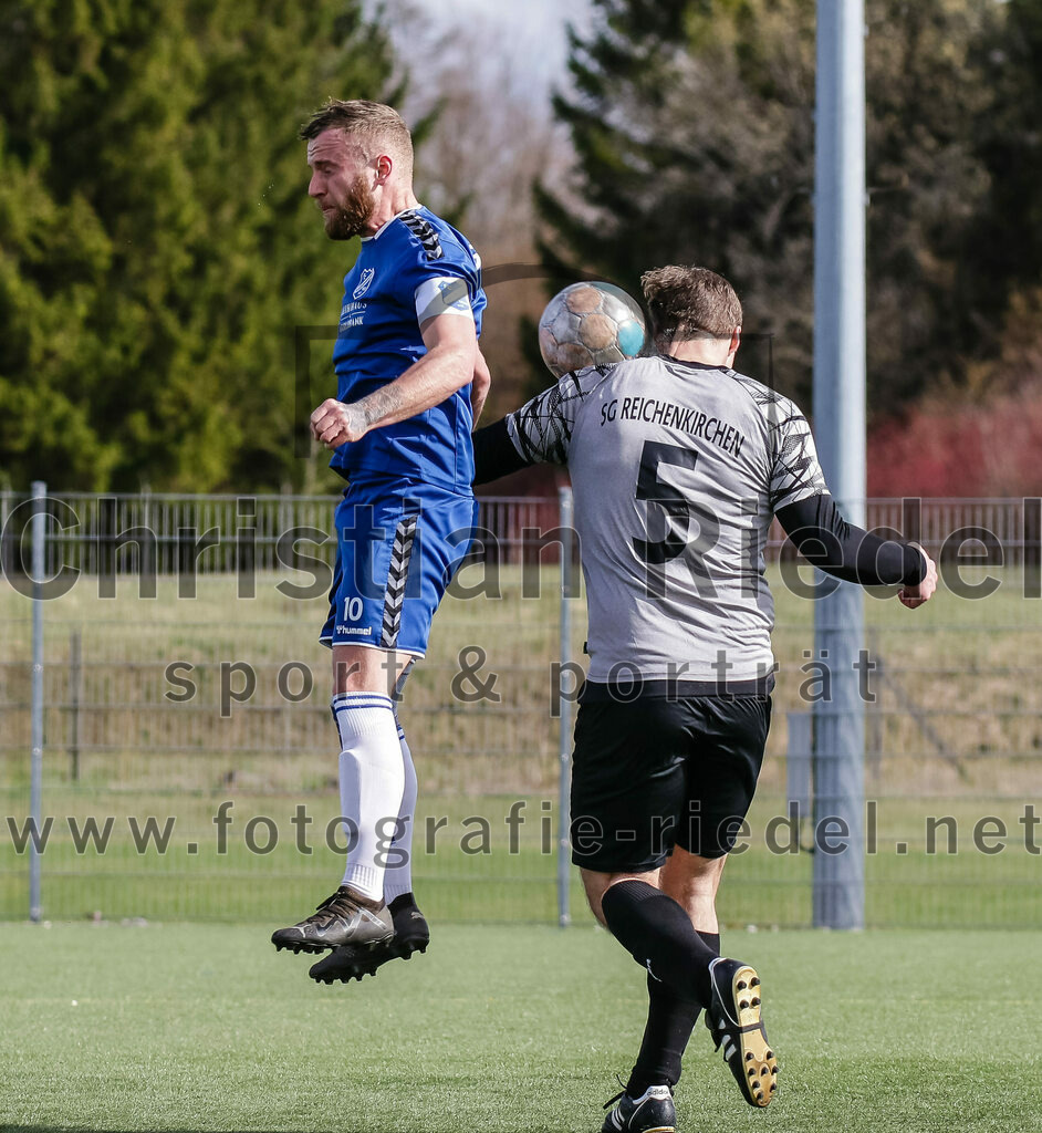 2024-02-24_064_FC_Langengeisling_II_gegen_SG_Reichenkirchen | Erding, Deutschland, 24.02.2024:
Fußball, Kreisklasse 2023 / 2024, Testspiel, FC Langengeisling II gegen SG Reichenkirchen, Endergebnis: 7:1

Moritz Wiesheu (FC Langengeisling, #10), Adrian Schmidt (SG Reichenkirchen, #5)

Foto: Christian Riedel / fotografie-riedel.net