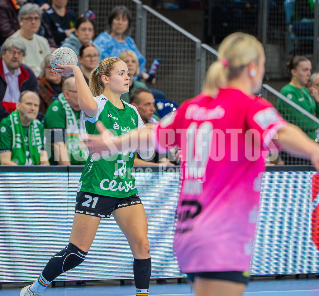 Handball I Frauen I Saison 2025-2026 I 1. HBF I 15. Spieltag I VFL Oldenburg - SV Union Halle-Neustadt 0041 | Joanna Granicka (21, VfL Oldenburg) - Realisiert mit Pictrs.com