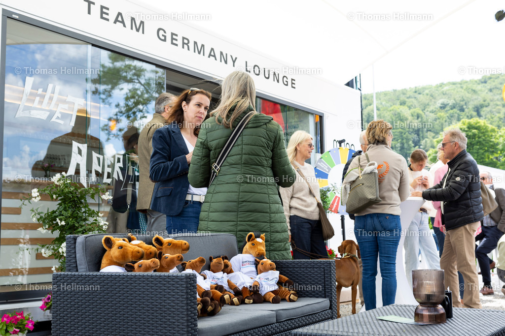 TH_Stiftung Deutscher Pferdesport_19011 | Longines Balve Optimum 2024 am 06.06.24 in Balve, Schloss Wocklum, Thomas Hellmann, Stiftung Deutscher Pferdesport