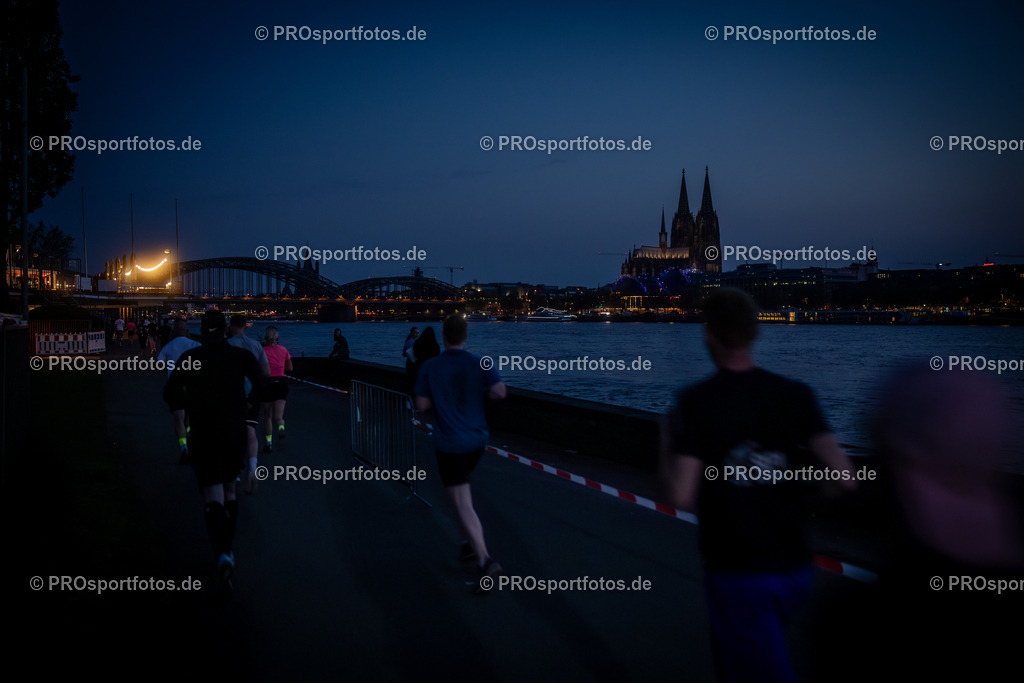 21. ASV Nachtlauf; Koeln, 08.05.24 | Impressionen vom 21. ASV Nachtlauf am 08.05.24 am Tanzbrunnen in Koeln. Foto: BEAUTIFUL SPORTS/Axel Kohring