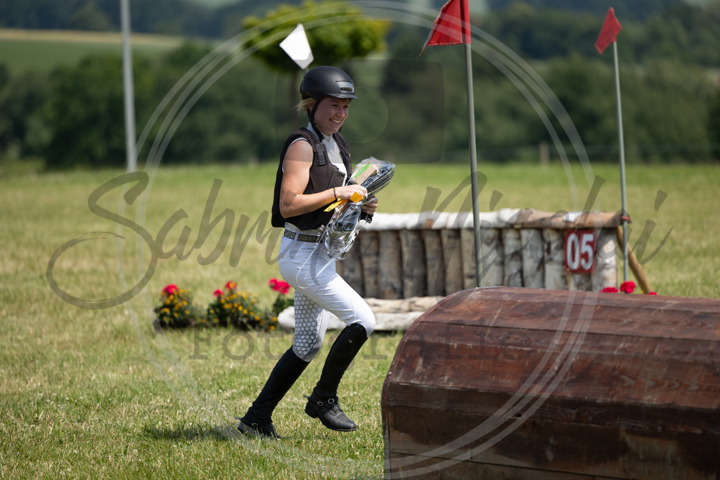 994A1084 | sabrinanicolaifotografie - Realisiert mit Pictrs.com