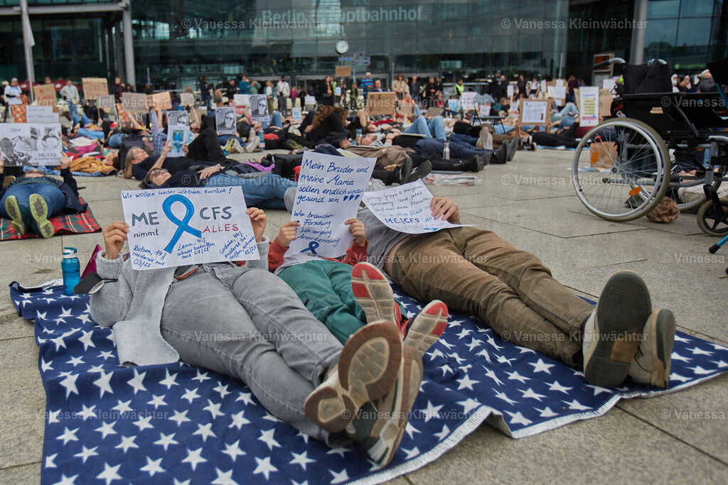 240511 LiegendDemoCFS_Hbf_03 | Vanessa Kleinwächter - Realisiert mit Pictrs.com