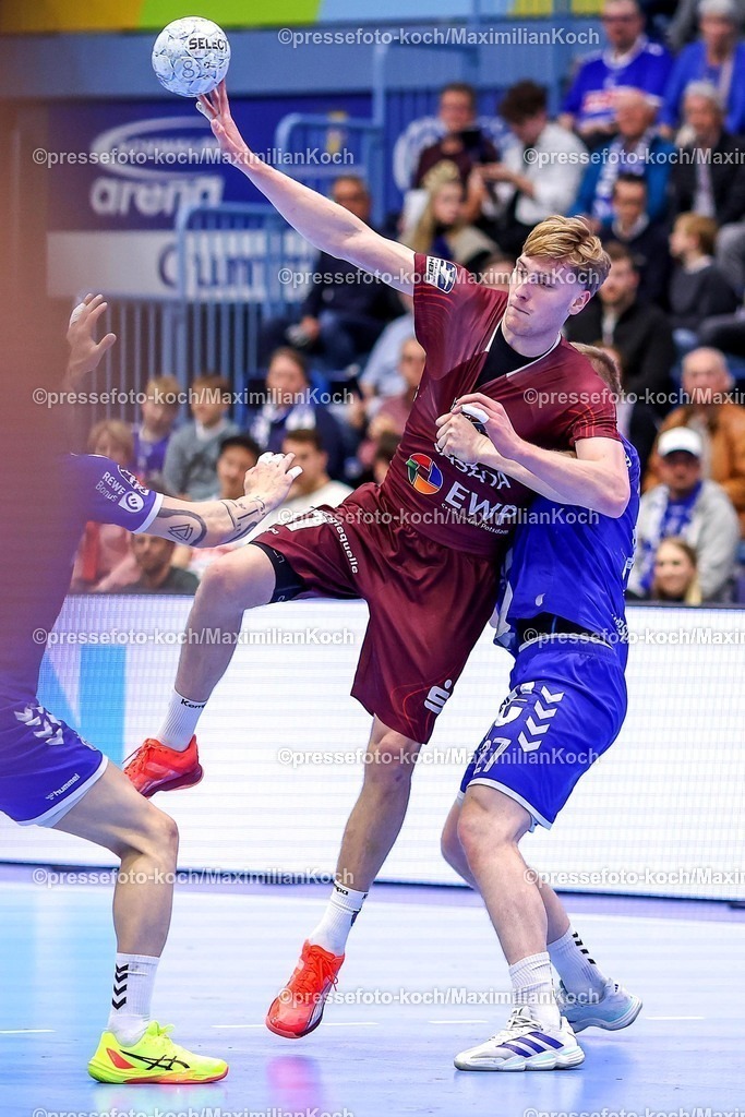 Gum25042501022 | 25.04.2025, Handball, HBL, VfL Gummersbach - 1. VfL Potsdam, Schwalbe-Arena: Dustin Kraus (VfL Potsdam #47) gegen Kristjan Horzen (GUM #27) 