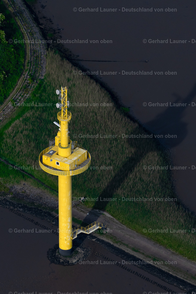 4030546A | NORDENHAM 01.06.2020 Radar- Antennen- Sendeturm und Funkmast der Flugsicherung an der Halbinsel Langlütjen 1 an der Wesermündung in die Nordsee in Nordenham im Bundesland Niedersachsen, Deutschland. // Radar Antenna Tower air traffic control on of Halbinsel Langluetjen 1 on Wesermuendung in die Nordsee in Nordenham in the state Lower Saxony, Germany. Foto: Gerhard Launer