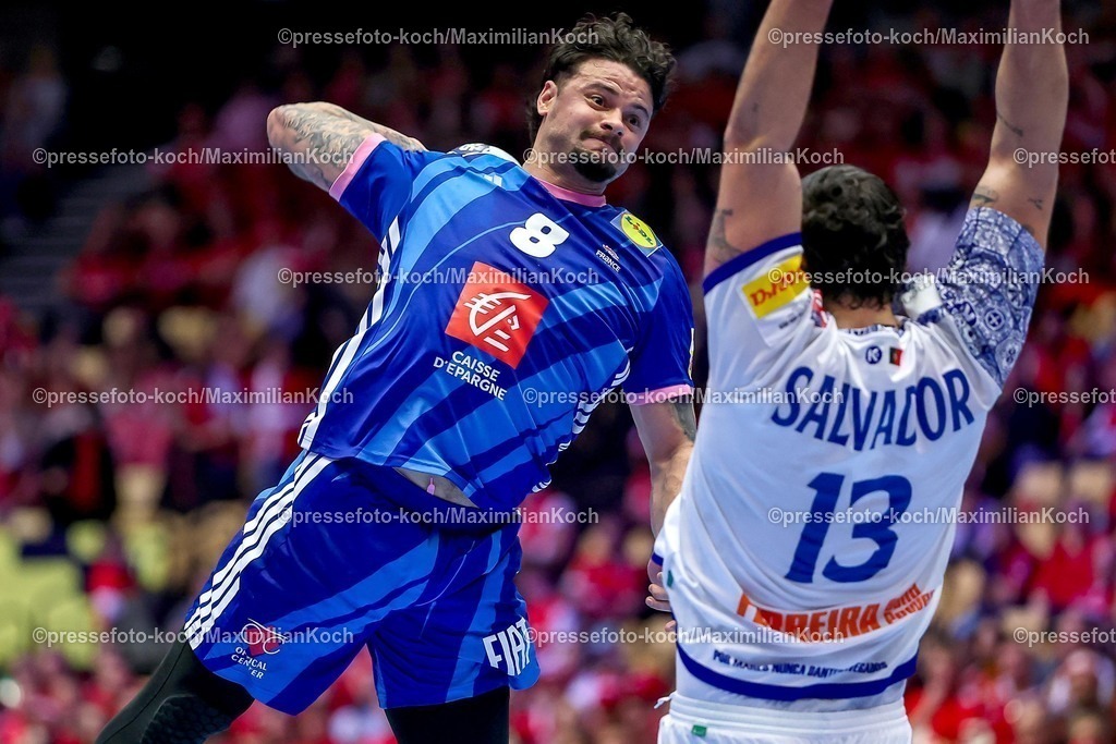 EHF24012601031 | 24.01.2026, Handball, Men's EHF EURO 2026, Frankreich - Portugal, Jyske Bank Boxen in Herning, Dänemark, Main Round:  Elohim Prandi (France #08) im Zweikampf gegen   Rocha Nogueira (Portugal #13)
