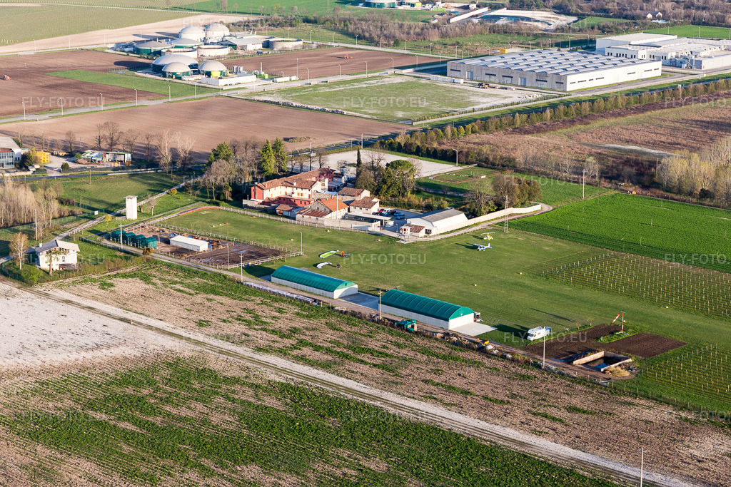 Vue aérienne: Aéroport d'Al Casale à Panellia di Sedegliano dans le département Frioul-Vénétie Julienne, Italie – .Photo: IMG_105566.jpg prise le 07/04/2018 par Werner Riehm/FLY-FOTO.eu – Résolution de l'original: 5472 x 3648 px