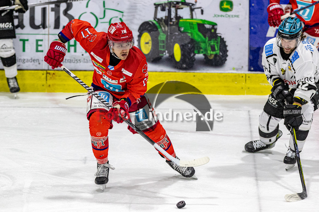 EC Peiting vs Bayreuth Tigers | Eishockey Oberliga Süd 2023/2024, EC Peiting vs Bayreuth Tigers, 20231112,
Zweikampf zwischen Samuel PAYEUR (ECP 17) und Andree HULT (Tigers 12),
2023-11-12 in Peiting (Eisstadion)
17 Samuel PAYEUR (ECP 17), 12 Andree HULT (Tigers 12)
Copyright: WolfgangxLindner foto-lindner.de