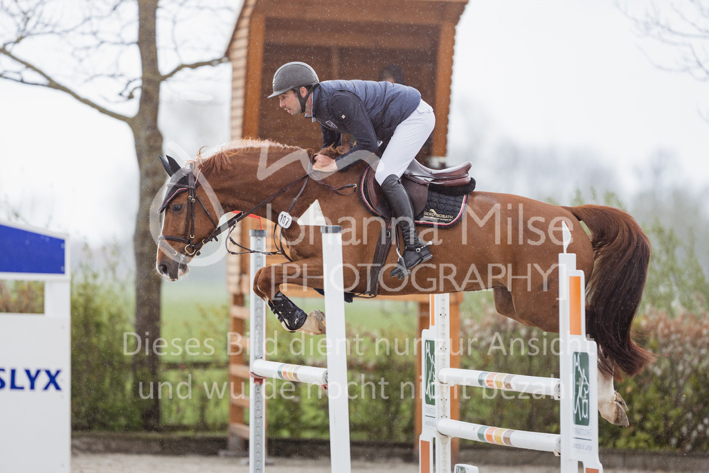 230425_Lemwerder_03SprPf-L-324 | Deine schönsten Turniermomente als professionelle Fotos! Entdecke hochwertige Pferdesport-Fotografie im Online-Shop. Jetzt Fotos finden & bestellen!