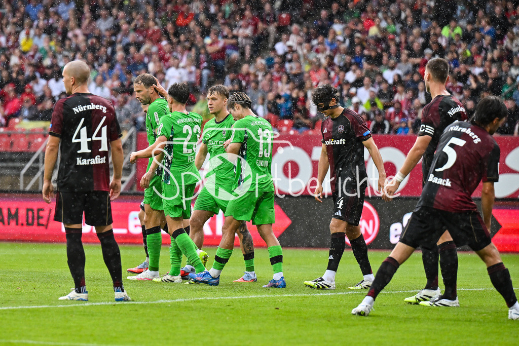 1. FC Nürnberg - Borussia Mönchengladbach | Jubel der Gladbacher nach dem Treffer zum 0-2 durch Marvin FRIEDRICH (Borussia Moenchengladbach 5) / Tor / Torschuetze / Freude / Happy / Testspiel: 1. FC Nuernberg - Borussia Mönchengladbach, Max-Morlock Stadion am 26.07.2025 / DFL REGULATIONS PROHIBIT ANY USE OF PHOTOGRAPHS AS IMAGE SEQUENCES AND/OR QUASI-VIDEO