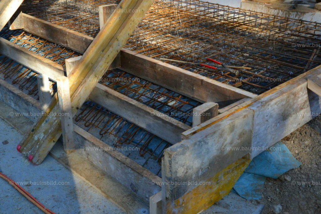 bib-lg04-betonarbeiten-0465 | Nach LV-Leistungsgruppen sortierte Detailfotos über den Bau eines Hauses. Alle Hausbau-Bilder direkt vom Urheber und Autor der Website Haus-Selber-Bauen.com