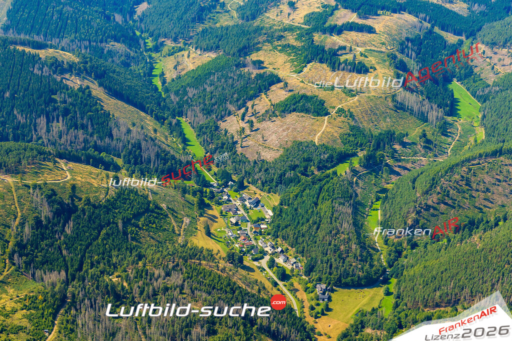 Klassische Luftaufnahme ohne Drohne zeigt:Pippelsdorf bei Probstzella - Die Luftbildaufnahme wurde 2025 vom UL-Flugzeug heraus erstellt ( keine Drohnenaufnahme ) - Hochauflösende Luftaufnahme -Nicht vergleichbar mit Google Maps oder Satelittenbilder- Die Geschenkidee !Mit Lizenz und Bildrechte bestellbar